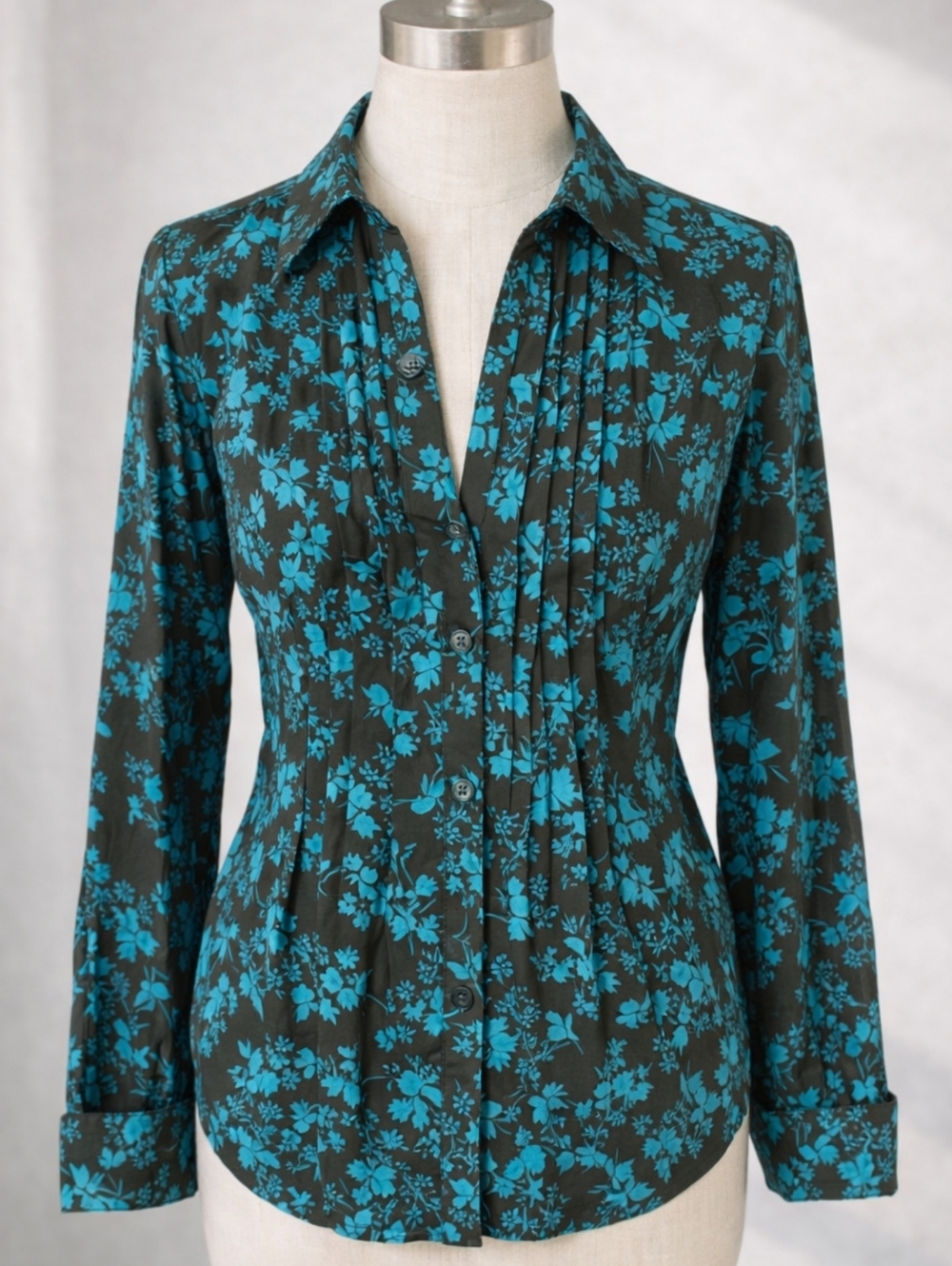 Eddie Bauer Teal Charcoal Floral Pintuck Button‑Down Shirt | Size Medium - Picture 1 of 16